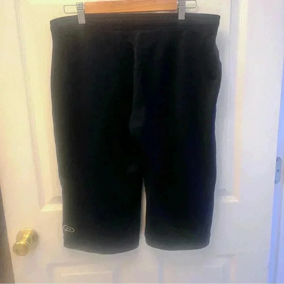 Under Armour men’s black shorts w a trim of lime green - Picture 4 of 5